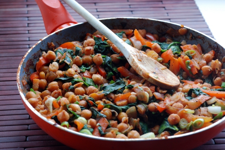 Spanish Chickpeas and Spinach with Roasted Garlic